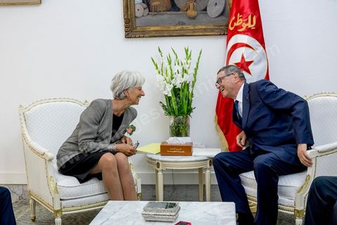 8 septembre 2015 : Rencontre Christine Lagarde et Habib Essid, Chef du gouvernement. Visite de deux jours à Tunis de Christine Lagarde, directrice générale du Fonds monétaire international (FMI). Dans le cadre de sa seconde visite officielle en Tunisie, son dernier déplacement dans le pays remontait à 2012, elle s'est entretenue avec le président Beji Caïd Essebsi, le gouverneur de la Banque centrale Chedly Ayari, et le chef du gouvernement Habib Essid. Ses mots d'ordre : la confiance et les réformes dans un contexte difficile. Dasn cette emploi du temps chargé elle a souhaité visiter la medina de Tunis pour réaffirmer l'importance et la richesse du tourisme et une viiste au musée du Bardo pour déposer une gerbe en hommage aux victimes de l'attentat du 18 mars. 