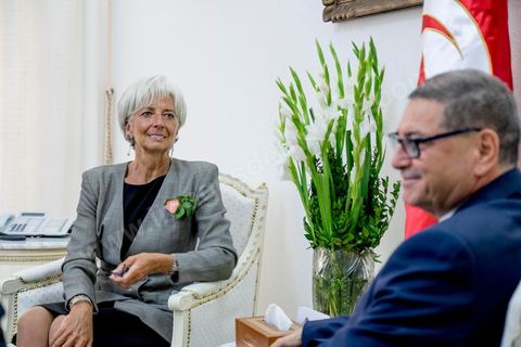8 septembre 2015 : Rencontre Christine Lagarde et Habib Essid, Chef du gouvernement. Visite de deux jours à Tunis de Christine Lagarde, directrice générale du Fonds monétaire international (FMI). Dans le cadre de sa seconde visite officielle en Tunisie, son dernier déplacement dans le pays remontait à 2012, elle s'est entretenue avec le président Beji Caïd Essebsi, le gouverneur de la Banque centrale Chedly Ayari, et le chef du gouvernement Habib Essid. Ses mots d'ordre : la confiance et les réformes dans un contexte difficile. Dasn cette emploi du temps chargé elle a souhaité visiter la medina de Tunis pour réaffirmer l'importance et la richesse du tourisme et une viiste au musée du Bardo pour déposer une gerbe en hommage aux victimes de l'attentat du 18 mars. 