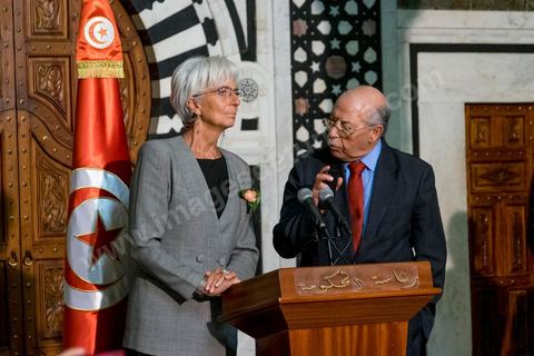 8 septembre 2015 : Déclaration presse de Chritine Lagarde au Premier Ministère.  Visite de deux jours à Tunis de Christine Lagarde, directrice générale du Fonds monétaire international (FMI). Dans le cadre de sa seconde visite officielle en Tunisie, son dernier déplacement dans le pays remontait à 2012, elle s'est entretenue avec le président Beji Caïd Essebsi, le gouverneur de la Banque centrale Chedly Ayari, et le chef du gouvernement Habib Essid. Ses mots d'ordre : la confiance et les réformes dans un contexte difficile. Dasn cette emploi du temps chargé elle a souhaité visiter la medina de Tunis pour réaffirmer l'importance et la richesse du tourisme et une viiste au musée du Bardo pour déposer une gerbe en hommage aux victimes de l'attentat du 18 mars. 