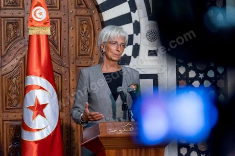 8 septembre 2015 : Déclaration presse de Chritine Lagarde au Premier Ministère.  Visite de deux jours à Tunis de Christine Lagarde, directrice générale du Fonds monétaire international (FMI). Dans le cadre de sa seconde visite officielle en Tunisie, son dernier déplacement dans le pays remontait à 2012, elle s'est entretenue avec le président Beji Caïd Essebsi, le gouverneur de la Banque centrale Chedly Ayari, et le chef du gouvernement Habib Essid. Ses mots d'ordre : la confiance et les réformes dans un contexte difficile. Dasn cette emploi du temps chargé elle a souhaité visiter la medina de Tunis pour réaffirmer l'importance et la richesse du tourisme et une viiste au musée du Bardo pour déposer une gerbe en hommage aux victimes de l'attentat du 18 mars. 