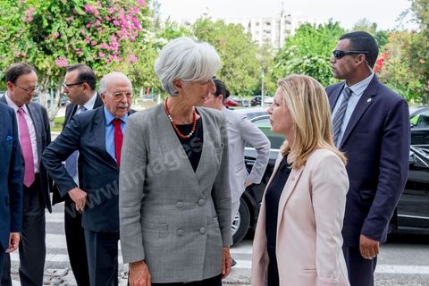 8 septembre 2015 : Visite du Musée du Bardo en compagnie de la ministre du Tourisme et dépot de gerbe en hommage aux victimes de l'attentat terroriste du 18 mars. Visite de deux jours à Tunis de Christine Lagarde, directrice générale du Fonds monétaire international (FMI). Dans le cadre de sa seconde visite officielle en Tunisie, son dernier déplacement dans le pays remontait à 2012, elle s'est entretenue avec le président Beji Caïd Essebsi, le gouverneur de la Banque centrale Chedly Ayari, et le chef du gouvernement Habib Essid. Ses mots d'ordre : la confiance et les réformes dans un contexte difficile. Dasn cette emploi du temps chargé elle a souhaité visiter la medina de Tunis pour réaffirmer l'importance et la richesse du tourisme et une viiste au musée du Bardo pour déposer une gerbe en hommage aux victimes de l'attentat du 18 mars. 