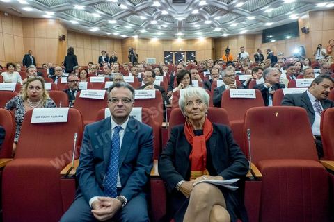 September 9, 2015: Panel discussion with leading Tunisian economic figures at the Central Bank of Tunisia. Two-day visit to Tunis by Christine Lagarde, Managing Director of the International Monetary Fund (IMF). As part of her second official visit to Tunisia—her last visit to the country had been in 2012—she met with President Beji Caïd Essebsi, Central Bank Governor Chedly Ayari, and Prime Minister Habib Essid. Her key messages: confidence and reforms amid challenging circumstances. Amid this busy schedule, she made a point of visiting the Medina of Tunis to reaffirm the importance and value of tourism, and she visited the Bardo Museum to lay a wreath in tribute to the victims of the March 18 attack. 