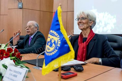September 9, 2015: Panel discussion with leading Tunisian economic figures at the Central Bank of Tunisia. Two-day visit to Tunis by Christine Lagarde, Managing Director of the International Monetary Fund (IMF). As part of her second official visit to Tunisia—her last visit to the country had been in 2012—she met with President Beji Caïd Essebsi, Central Bank Governor Chedly Ayari, and Prime Minister Habib Essid. Her key messages: confidence and reforms amid challenging circumstances. Amid this busy schedule, she made a point of visiting the Medina of Tunis to reaffirm the importance and value of tourism, and she visited the Bardo Museum to lay a wreath in tribute to the victims of the March 18 attack. 