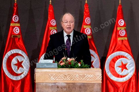 5 octobre 2013 : Allocution de Mustapha Ben Jaafar, Président de l'ANC, au palais des Congrès de Tunis pour le démarrage du Dialogue National en présence des 3 Présidents et supervisé par Houcine Abassi secrétaire Général de l'UGTT, Wided Bouchamaoui, Présidente de l'UTICA, Mohamed Fadhel Mahfoudh, Président de l'ordre national des Avocats et Abdelssattar Ben Moussa, président de la Ligue National des Droits de l'Homme. Quatre semaines de négociations autour de la feuille de route qui prévoit la formation d'un gouvernement apolitique et l'adoption d'un calendrier électoral à la fin du mois.