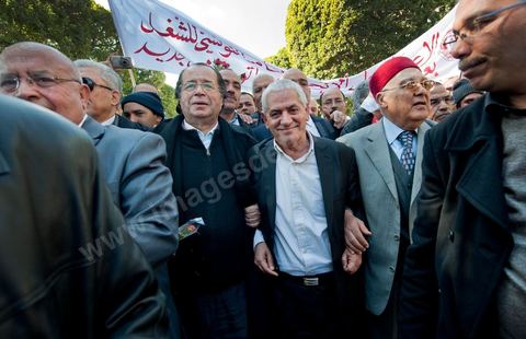 Houcine ABBASSI, le secrétaire Général de l'UGTT, Union Général des Travailleurs Tunisiens, syndicat des travailleurs et membres du quartet du Dialogue National Tunisien qui vient de recvoir le Prix Nobel de la Paix 2015 ce 9 octobre 2015. 25 février 2012 : Houcine Abbassi et Jrad, l'actuel et l'ancien SG de l'UGGT en tête de cortège.  Venus à l'appel de l'Union générale tunisienne du travail (UGTT), les quelques 4000 manifestants ont dénoncé les récentes attaques visant plusieurs locaux de la centrale syndicale et qu'ils attribuent au mouvement islamiste Ennahdha.