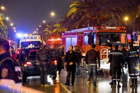 24 novembre 2015 : vers 17h une attaque terroriste au centre ville de Tunis contre un bus de la police présidentielle. Selon les premières infos un kamikaze se serait fait exploser dans un bus de policiers. Bilan provisoire environ 15 policiers morts et 20 blessés. L'attaque a eu lieu à 200 m de l'avenue Bourguiba en plein coeur de Tunis. 