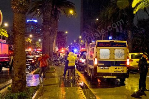 24 novembre 2015 : vers 17h une attaque terroriste au centre ville de Tunis contre un bus de la police présidentielle. Selon les premières infos un kamikaze se serait fait exploser dans un bus de policiers. Bilan provisoire environ 15 policiers morts et 20 blessés. L'attaque a eu lieu à 200 m de l'avenue Bourguiba en plein coeur de Tunis. 