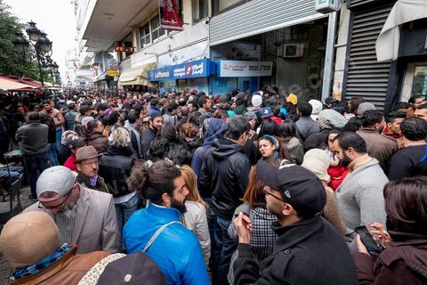 November 26, 2015: As part of the JCC (Carthage Film Festival), the Arab-African Film Festival in Tunis, the first screening in a Muslim country of the film “Much Loved” by Moroccan director Nabil Ayouch took place. Two days after the terrorist attack on a presidential police bus just a few hundred meters from the JCC movie theaters, the screening of “Much Loved” became a double challenge. JCC Director Brahim Eltaief and Nabil Ayouch were determined to keep the screening on the schedule, just as they did for the rest of the festival. The theater filled with more than a thousand film enthusiasts eager to meet Nabil Ayouch and see the Arabic-language premiere of this excellent film, which candidly yet masterfully portrays the reality of Moroccan sex workers. The screening was followed by a press conference.