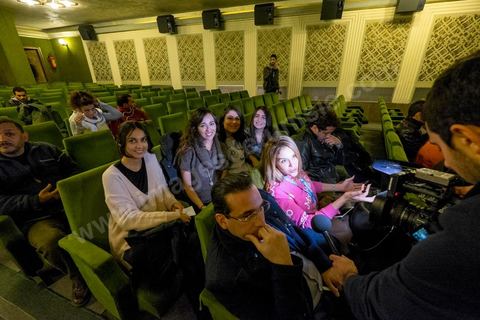 November 26, 2015: As part of the JCC (Carthage Film Festival), the Arab-African Film Festival in Tunis, the first screening in a Muslim country of the film “Much Loved” by Moroccan director Nabil Ayouch took place. Two days after the terrorist attack on a presidential police bus just a few hundred meters from the JCC movie theaters, the screening of “Much Loved” became a double challenge. JCC Director Brahim Eltaief and Nabil Ayouch were determined to keep the screening on the schedule, just as they did for the rest of the festival. The theater filled with more than a thousand film enthusiasts eager to meet Nabil Ayouch and see the Arabic-language premiere of this excellent film, which candidly yet masterfully portrays the reality of Moroccan sex workers. The screening was followed by a press conference.