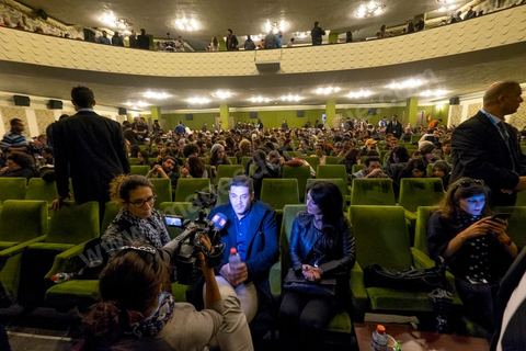 November 26, 2015: As part of the JCC (Carthage Film Festival), the Arab-African Film Festival in Tunis, the first screening in a Muslim country of the film “Much Loved” by Moroccan director Nabil Ayouch took place. Two days after the terrorist attack on a presidential police bus just a few hundred meters from the JCC movie theaters, the screening of “Much Loved” became a double challenge. JCC Director Brahim Eltaief and Nabil Ayouch were determined to keep the screening on the schedule, just as they did for the rest of the festival. The theater filled with more than a thousand film enthusiasts eager to meet Nabil Ayouch and see the Arabic-language premiere of this excellent film, which candidly yet masterfully portrays the reality of Moroccan sex workers. The screening was followed by a press conference.