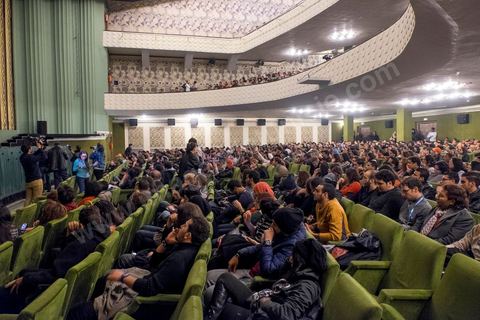 November 26, 2015: As part of the JCC (Carthage Film Festival), the Arab-African Film Festival in Tunis, the first screening in a Muslim country of the film “Much Loved” by Moroccan director Nabil Ayouch took place. Two days after the terrorist attack on a presidential police bus just a few hundred meters from the JCC movie theaters, the screening of “Much Loved” became a double challenge. JCC Director Brahim Eltaief and Nabil Ayouch were determined to keep the screening on the schedule, just as they did for the rest of the festival. The theater filled with more than a thousand film enthusiasts eager to meet Nabil Ayouch and see the Arabic-language premiere of this excellent film, which candidly yet masterfully portrays the reality of Moroccan sex workers. The screening was followed by a press conference.