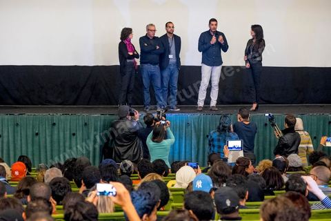 November 26, 2015: As part of the JCC (Carthage Film Festival), the Arab-African Film Festival in Tunis, the first screening in a Muslim country of the film “Much Loved” by Moroccan director Nabil Ayouch took place. Two days after the terrorist attack on a presidential police bus just a few hundred meters from the JCC movie theaters, the screening of “Much Loved” became a double challenge. JCC Director Brahim Eltaief and Nabil Ayouch were determined to keep the screening on the schedule, just as they did for the rest of the festival. The theater filled with more than a thousand film enthusiasts eager to meet Nabil Ayouch and see the Arabic-language premiere of this excellent film, which candidly yet masterfully portrays the reality of Moroccan sex workers. The screening was followed by a press conference.