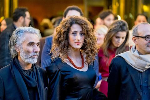 28 novembre 2015 : Défilé de stars et personnalités sur le tapis rouge de l'avenue Habib Bourguiba. Cérémonie de cloture des JCC au théâtre municipal de Tunis au coeur de la capitale meutrie il y a quelques jours à peine par une attaque suicide terroriste qui a fait 12 morts parmis les policiers de la garde présidentielle. La cérémonie avancée pour cause de couvre feu a été un moment d'hommage à la culture qui a su faire face à la terreur durant cette semaine et l'occasion de primée les artistes et réalisateur du monde arabo-africain. 