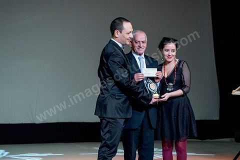 November 28, 2015: Houcine Abbassi presents the UGTT Award to Leyla Bouzid, a young Tunisian filmmaker who has received several awards—including the Bronze Tanit, the FIPRESCI Award, a Special Mention from the UGTT Jury, and the TV5 Monde Jury Prize—for her film “As Soon as I Open My Eyes.” The closing ceremony of the JCC took place at the Municipal Theater of Tunis, in the heart of the capital, which had been devastated just a few days earlier by a suicide terrorist attack that killed 12 members of the Presidential Guard. The ceremony, moved up due to a curfew, served as a tribute to culture—which stood firm in the face of terror throughout the week—and provided an opportunity to honor artists and filmmakers from the Arab-African world. 