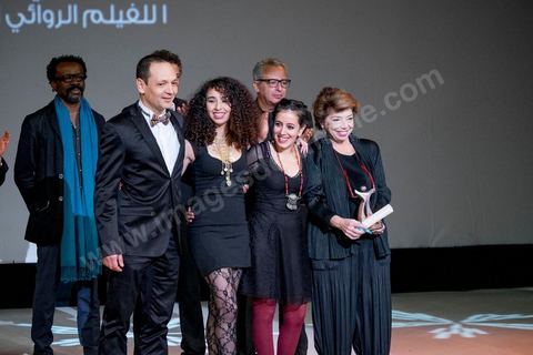 November 28, 2015: Leila Shahid presented the Bronze Tanit to Leyla Bouzid, a young Tunisian filmmaker who received several awards—the Bronze Tanit, the FIPRESCI Prize, the UGTT Jury Special Mention, and the TV5 Monde Jury Prize—for her film “As Soon as I Open My Eyes.” The closing ceremony of the JCC took place at the Municipal Theater of Tunis, in the heart of the capital, which had been devastated just a few days earlier by a suicide terrorist attack that killed 12 members of the Presidential Guard. The ceremony, moved up due to a curfew, served as a tribute to the culture that stood up to terror throughout the week and provided an opportunity to honor artists and filmmakers from the Arab-African world. 