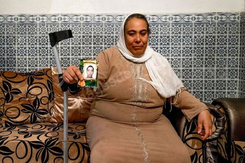 Dans un quartier populaire de Sousse, chez Fatiha Jebali, cette maman dont son fils Hamza est parti en Syrie en 2012, conserve un contact régulier avec son fils. "Elle reçoit régulièrement de fortes sommes d'argent, elle pleure son départ au jihad, mais en réalité elle soutient cette décicion qui l'a fait vivre" raconte un proche.   