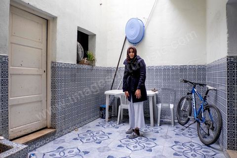 Dans un quartier populaire de Sousse, chez Fatiha Jebali, cette maman dont son fils Hamza est parti en Syrie en 2012, conserve un contact régulier avec son fils. La soeur Nawras s'oppose à sa mère et sa grand mère sur les événements qui touchent la famille. 