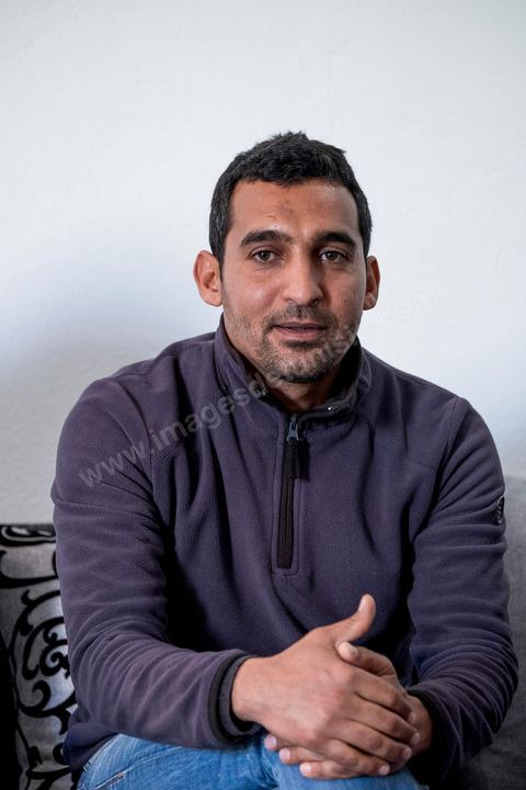 Khaled’s friend, with whom Khaled lived for over a year as an undocumented immigrant in Sainte-Maxime. In Ouled Chamekh, a small town between Sousse and Kairouan, at the home of the grieving family of Tarek Belgacem, the young Tunisian man shot dead by police outside the 18th Precinct in Paris and accused of a terrorist attack. The family, still in shock, questions the claim that their son committed a terrorist act and speaks of police negligence and a misunderstanding between the officers and their son. For his mother, Habiba, her son had nothing to do with ISIS.