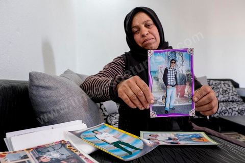 Khaled’s mother, Habiba, shows us photos of her late son and his birth certificate, issued on December 28, 2015, at her son’s request so he could renew his documents and return to Tunisia. In Ouled Chamekh, a small town between Sousse and Kairouan, we visit the grieving family of Tarek Belgacem, the young Tunisian man shot dead by police outside the 18th Precinct in Paris and accused of a terrorist attack. The family, still in shock, disputes the claim that their son committed a terrorist act and speaks of police negligence and a misunderstanding between the police and their son. For his mother, Habiba, her son had nothing to do with ISIS.