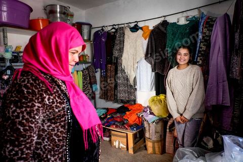 January 22, 2016: Amina and her mother welcome us into their small shop selling secondhand clothes and household odds and ends. For the past week, because of the tension, Amira’s father has forbidden her from going to school in the city center. It’s too dangerous. So the 18-year-old spends her days in Karma watching the sheep eat the plastic bags and garbage that are piling up. Amira isn’t allowed to venture too far into the neighborhood. That’s her mother’s order this time. Her mother, who runs a tiny shop, wants to keep her within sight: “Amira—I don’t want her to be harassed on the street by young people. I’m worried about her two brothers, too. Their father has allowed them to go to school, but it closes in the afternoon. I don’t want them to take advantage of that to go protest, or to be approached by terrorists.” The specter of jihadism has become a source of terror—or an opportunity—for poor families in Kasserine.