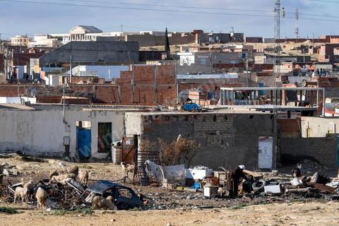 January 22, 2016: Between the famous working-class and revolutionary neighborhoods of Ezzouhour and Ennour on the hills above Kasserine, the neighborhoods continue to grow in a haphazard manner. The Karma neighborhood is one of the most deprived; its residents live amid piles of trash, and some are still waiting to be connected to the water supply. In the distance, Mount Chambi dominates the horizon, serving as a reminder of the presence and danger of terrorism.
