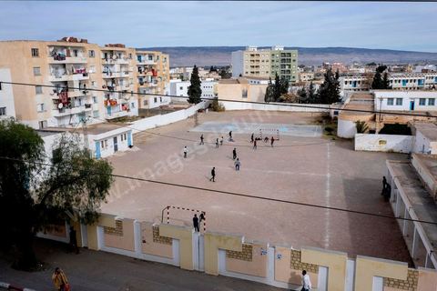 28 janvier 2016 : cité populaire et terrains de sports municipaux au coeur de Kasserine. 
