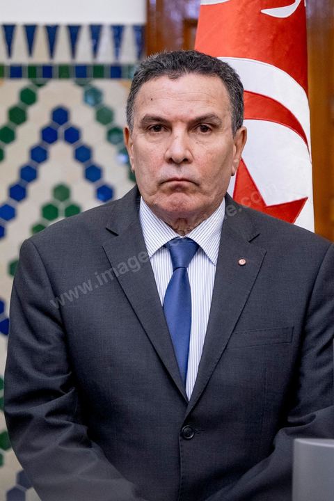 8 mars 2016 : Le ministre de la Défense Farhat Horchani après le Conseil des Ministres exceptionnel présidé par le Premier Ministre Habib Essid suite aux attaques terroristes de Ben Guerdane, dans le sud tunisien, du 7 mars. Ces attaques attribués à Daesch, visée à prendre la main sur la ville de Ben Guerdane. Les affrontements qui ont duré une bonne partie de la journée au coeur de cette ville frontalière de 60 000 habitants ont abouti à la mort de 36 terroristes et de 7 capturés, la mort de 12 soldats et agents de sécurité et de 7 civils. C'est uen attaque inédite te sans précdent sur le territoire tunisien.