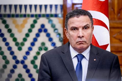 8 mars 2016 : Le ministre de la Défense Farhat Horchani après le Conseil des Ministres exceptionnel présidé par le Premier Ministre Habib Essid suite aux attaques terroristes de Ben Guerdane, dans le sud tunisien, du 7 mars. Ces attaques attribués à Daesch, visée à prendre la main sur la ville de Ben Guerdane. Les affrontements qui ont duré une bonne partie de la journée au coeur de cette ville frontalière de 60 000 habitants ont abouti à la mort de 36 terroristes et de 7 capturés, la mort de 12 soldats et agents de sécurité et de 7 civils. C'est uen attaque inédite te sans précdent sur le territoire tunisien.