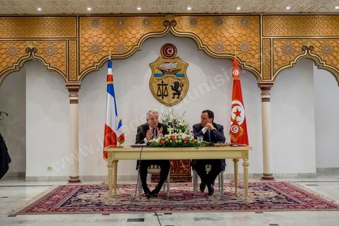 18 mars 2016 : conférence de présence avec les deux ministres des Affaires Etrangères, le français Jean-Marc Ayrault et le tunisien Khemaies Jhinaoui. En visite de deux jours à Tunis, le nouveau ministre français des affaires étrangères  Jean Marc Ayrault « a exhorté jeudi la jeunesse tunisienne à résister à l'extrémisme islamiste et à ne pas se tromper de chemin ».