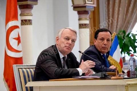 18 mars 2016 : conférence de présence avec les deux ministres des Affaires Etrangères, le français Jean-Marc Ayrault et le tunisien Khemaies Jhinaoui. En visite de deux jours à Tunis, le nouveau ministre français des affaires étrangères  Jean Marc Ayrault « a exhorté jeudi la jeunesse tunisienne à résister à l'extrémisme islamiste et à ne pas se tromper de chemin ».