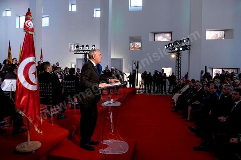 18 mars 2016 : Discours de Jean-Marc Ayrault, ministre des Affaires Etrangères français au musée du Bardo. Un an après l'attentat, la Tunisie organise un grand événement avec la commémoration de l'attentat du Bardo qui a fait 21 victimes étangères et une victime tunisienne. La cérémonie qui s'est déroulée dans le hall du musée avec la présence du premier ministre tunisien, Habib Essid, des ministres tunisiens mais aussi Jean-Marc Ayrault, Ministre des Affaires Etrangères français.