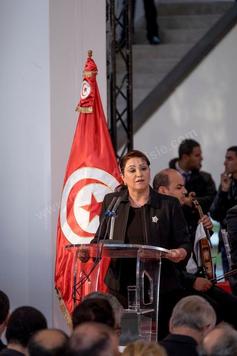 18 mars 2016 : Discours de Sonia M'Barek, Ministre de la culture tunisienne, un an après l'attentat, la Tunisie organise un grand événement avec la commémoration de l'attentat du Bardo qui a fait 21 victimes étangères et une victime tunisienne. La cérémonie qui s'est déroulée dans le hall du musée avec la présence du premier ministre tunisien, Habib Essid, des ministres tunisiens mais aussi Jean-Marc Ayrault, Ministre des Affaires Etrangères français.