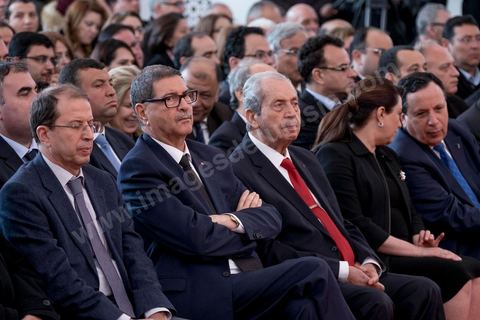 18 mars 2016 : Habib Essid, Premier ministre tunisien. Un an après l'attentat, la Tunisie organise un grand événement avec la commémoration de l'attentat du Bardo qui a fait 21 victimes étangères et une victime tunisienne. La cérémonie qui s'est déroulée dans le hall du musée avec la présence du premier ministre tunisien, Habib Essid, des ministres tunisiens mais aussi Jean-Marc Ayrault, Ministre des Affaires Etrangères français.