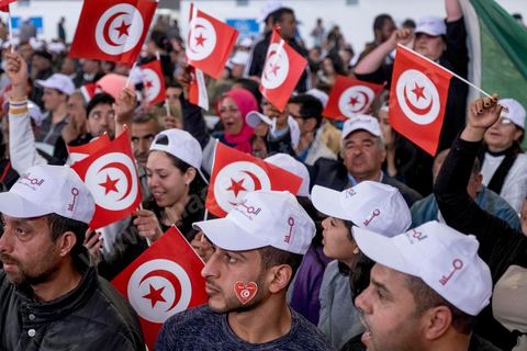 20 mars 2016 : premier grand meetingorganisé par les fondateurs du mouvement "Machrou3 Tounes" dirigé par Mohsen Marzouk. A la coupole d'El Menzah, annoce officielle du nouveau parti, présentation de son logo, une clef, et du communiqué fondateur. Le meeting se termine par un long discours de son leader Mohsen Marzouk, ex Nidaa Tounes. Il a indiqué que le mouvement Projet de la Tunisie ne refera pas les mêmes erreurs que celles commises par Nidaa Tounes.