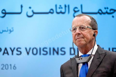 March 22, 2016: Press conference by Tunisian Foreign Minister Khemaies Jhinaoui and the United Nations Secretary-General’s Special Envoy for Libya, Martin Kobler, following two days of deliberations at the 8th Ministerial Meeting of Libya’s Neighboring Countries in Tunis. Mr. Jhinaoui emphasized that the control of certain regions of Libya by terrorist organizations was a source of “extreme concern.” It is therefore imperative to “accelerate” the Presidential Council of the Government of National Accord taking office so that it can begin its mission to combat terrorism, he added. For his part, Kobler assessed that the political process in Libya was “precarious” because some members of parliament had abstained from voting on the Government of National Accord, in addition to statements by certain parties regarding their intention to prevent this government from entering the capital to assume office.