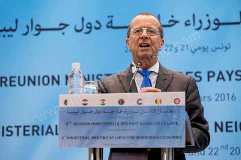 March 22, 2016: Press conference by Tunisian Foreign Minister Khemaies Jhinaoui and the United Nations Secretary-General’s Special Envoy for Libya, Martin Kobler, following two days of deliberations at the 8th Ministerial Meeting of Libya’s Neighboring Countries in Tunis. Mr. Jhinaoui emphasized that the control of certain regions of Libya by terrorist organizations was a source of “extreme concern.” It is therefore imperative to “accelerate” the Presidential Council of the Government of National Accord taking office so that it can begin its mission to combat terrorism, he added. For his part, Kobler assessed that the political process in Libya was “precarious” because some members of parliament had abstained from voting on the Government of National Accord, in addition to statements by certain parties regarding their intention to prevent this government from entering the capital to assume office.