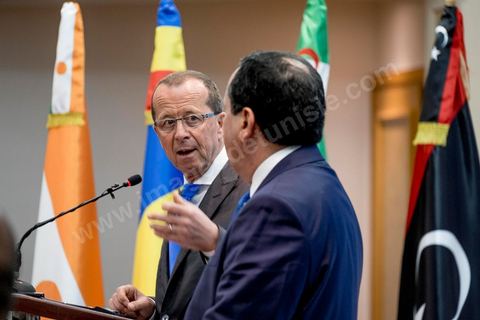 March 22, 2016: Press conference by Tunisian Foreign Minister Khemaies Jhinaoui and the United Nations Secretary-General’s Special Envoy for Libya, Martin Kobler, following two days of deliberations at the 8th Ministerial Meeting of Libya’s Neighboring Countries in Tunis. Mr. Jhinaoui emphasized that the control of certain regions of Libya by terrorist organizations was a source of “extreme concern.” It is therefore imperative to “accelerate” the Presidential Council of the Government of National Accord taking office so that it can begin its mission to combat terrorism, he added. For his part, Kobler assessed that the political process in Libya was “precarious” because some members of parliament had abstained from voting on the Government of National Accord, in addition to statements by certain parties regarding their intention to prevent this government from entering the capital to assume office.