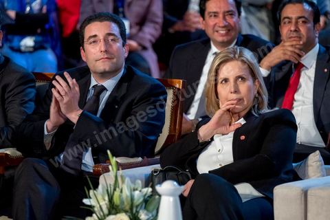 20 mai 2016 : ouverture du 10e congrès du Mouvement Ennahdha dans la garnde salle de sport de Radès, avec plusierus milliers de militants et de congressistes du parti Ennahdha. Mais l'événement fut bien la présence et le discours de Beji Caïd Essebsi, Président de la République élu il y a plus d'un an grâce à une campagne anti Ennahdha, mais avec qui il doit depuis cohabiter au pouvoir : "Je veux être franc avec vous, j'ai hésité à venir", a-t-il dit. Mais "je suis venu par considération pour les efforts de ce parti pour appuyer le consensus de réconciliation nationale"La cérémonie inaugurale s’est déroulée en présence du président de l’Assemblée des représentants du peuple, Mohamed Ennaceur, des membres de la coalition gouvernementale, de partis représentés et non représentés au parlement, de députés et de personnalités nationales, un show où il était bon d'être vu. Ce congrès doit marquer un tournant dans l'histoire du mouvement en actant la séparation entre activités politiques et religieuses. Au cours du week-end, le parti - pour lequel un changement de nom est évoqué - doit évaluer son action et tirer le bilan de ses deux ans au pouvoir au sein d'une "troïka".Il doit aussi adopter des "feuilles de route" politique, économique et sociale pour les années à venir.