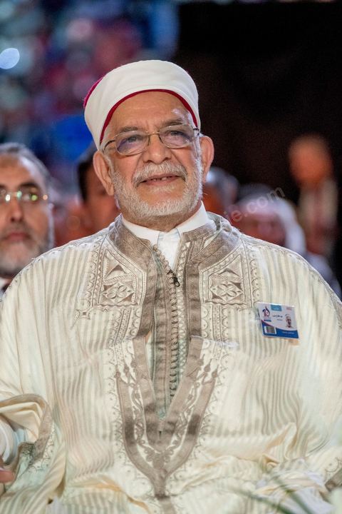 20 mai 2016 : Abdelfathha Mourou à l'ouverture du 10e congrès du Mouvement Ennahdha dans la garnde salle de sport de Radès, avec plusierus milliers de militants et de congressistes du parti Ennahdha. Mais l'événement fut bien la présence et le discours de Beji Caïd Essebsi, Président de la République élu il y a plus d'un an grâce à une campagne anti Ennahdha, mais avec qui il doit depuis cohabiter au pouvoir : "Je veux être franc avec vous, j'ai hésité à venir", a-t-il dit. Mais "je suis venu par considération pour les efforts de ce parti pour appuyer le consensus de réconciliation nationale"La cérémonie inaugurale s’est déroulée en présence du président de l’Assemblée des représentants du peuple, Mohamed Ennaceur, des membres de la coalition gouvernementale, de partis représentés et non représentés au parlement, de députés et de personnalités nationales, un show où il était bon d'être vu. Ce congrès doit marquer un tournant dans l'histoire du mouvement en actant la séparation entre activités politiques et religieuses. Au cours du week-end, le parti - pour lequel un changement de nom est évoqué - doit évaluer son action et tirer le bilan de ses deux ans au pouvoir au sein d'une "troïka".Il doit aussi adopter des "feuilles de route" politique, économique et sociale pour les années à venir.