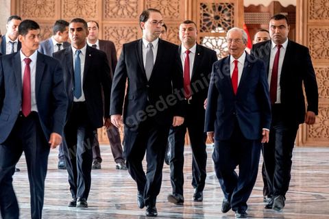 26 août 2016 : Discours pour vote de confiance du nouveau Premier Ministre Youssef Chached devant les députés à l'Assemblée des Représentants du Peuple et présentation de sa nouvelle équipe gouvernementale d'union nationale composée de 26 ministres et 14 secrétaires d'état. Il a annoncé notamment une série de mesures en faveur de la lutte contre le terrorisme et la corruption, pour la relance de l'économie et des investissements. Après avoir posé un bilan inquiétant de l'économie tunisienne et de sa dett, il promet de s'attaquer à la réforme de l'administration, avec notamment réduction du nombre de fonctionnaires. 