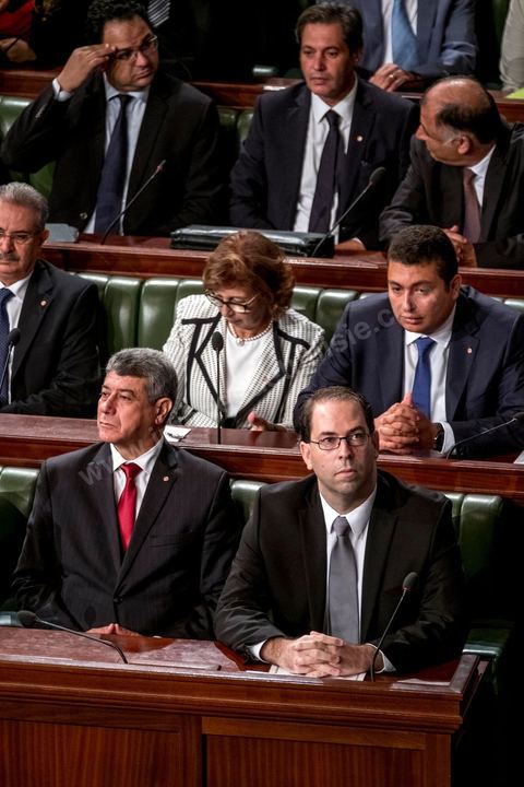 26 août 2016 : Discours pour vote de confiance du nouveau Premier Ministre Youssef Chached devant les députés à l'Assemblée des Représentants du Peuple et présentation de sa nouvelle équipe gouvernementale d'union nationale composée de 26 ministres et 14 secrétaires d'état. Il a annoncé notamment une série de mesures en faveur de la lutte contre le terrorisme et la corruption, pour la relance de l'économie et des investissements. Après avoir posé un bilan inquiétant de l'économie tunisienne et de sa dett, il promet de s'attaquer à la réforme de l'administration, avec notamment réduction du nombre de fonctionnaires. 