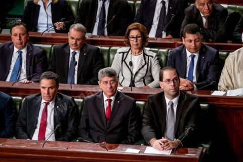 26 août 2016 : Discours pour vote de confiance du nouveau Premier Ministre Youssef Chached devant les députés à l'Assemblée des Représentants du Peuple et présentation de sa nouvelle équipe gouvernementale d'union nationale composée de 26 ministres et 14 secrétaires d'état. Il a annoncé notamment une série de mesures en faveur de la lutte contre le terrorisme et la corruption, pour la relance de l'économie et des investissements. Après avoir posé un bilan inquiétant de l'économie tunisienne et de sa dett, il promet de s'attaquer à la réforme de l'administration, avec notamment réduction du nombre de fonctionnaires. 