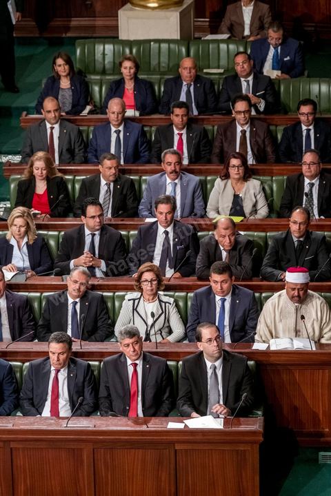 26 août 2016 : Discours pour vote de confiance du nouveau Premier Ministre Youssef Chached devant les députés à l'Assemblée des Représentants du Peuple et présentation de sa nouvelle équipe gouvernementale d'union nationale composée de 26 ministres et 14 secrétaires d'état. Il a annoncé notamment une série de mesures en faveur de la lutte contre le terrorisme et la corruption, pour la relance de l'économie et des investissements. Après avoir posé un bilan inquiétant de l'économie tunisienne et de sa dett, il promet de s'attaquer à la réforme de l'administration, avec notamment réduction du nombre de fonctionnaires. 
