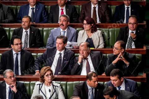 26 août 2016 : Discours pour vote de confiance du nouveau Premier Ministre Youssef Chached devant les députés à l'Assemblée des Représentants du Peuple et présentation de sa nouvelle équipe gouvernementale d'union nationale composée de 26 ministres et 14 secrétaires d'état. Il a annoncé notamment une série de mesures en faveur de la lutte contre le terrorisme et la corruption, pour la relance de l'économie et des investissements. Après avoir posé un bilan inquiétant de l'économie tunisienne et de sa dett, il promet de s'attaquer à la réforme de l'administration, avec notamment réduction du nombre de fonctionnaires. 