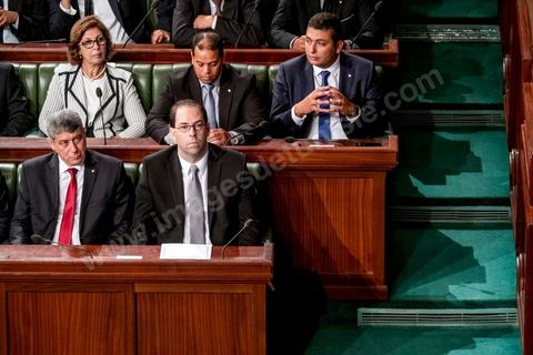 26 août 2016 : Discours pour vote de confiance du nouveau Premier Ministre Youssef Chached devant les députés à l'Assemblée des Représentants du Peuple et présentation de sa nouvelle équipe gouvernementale d'union nationale composée de 26 ministres et 14 secrétaires d'état. Il a annoncé notamment une série de mesures en faveur de la lutte contre le terrorisme et la corruption, pour la relance de l'économie et des investissements. Après avoir posé un bilan inquiétant de l'économie tunisienne et de sa dett, il promet de s'attaquer à la réforme de l'administration, avec notamment réduction du nombre de fonctionnaires. 