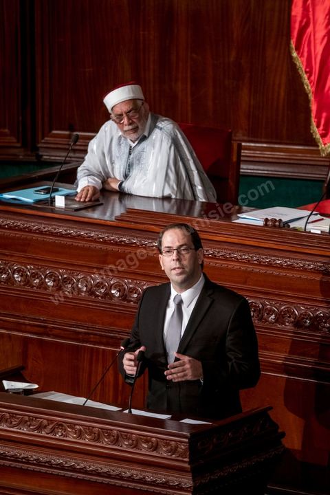 26 août 2016 : Discours pour vote de confiance du nouveau Premier Ministre Youssef Chached devant les députés à l'Assemblée des Représentants du Peuple et présentation de sa nouvelle équipe gouvernementale d'union nationale composée de 26 ministres et 14 secrétaires d'état. Il a annoncé notamment une série de mesures en faveur de la lutte contre le terrorisme et la corruption, pour la relance de l'économie et des investissements. Après avoir posé un bilan inquiétant de l'économie tunisienne et de sa dett, il promet de s'attaquer à la réforme de l'administration, avec notamment réduction du nombre de fonctionnaires. 