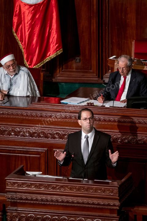 26 août 2016 : Discours pour vote de confiance du nouveau Premier Ministre Youssef Chached devant les députés à l'Assemblée des Représentants du Peuple et présentation de sa nouvelle équipe gouvernementale d'union nationale composée de 26 ministres et 14 secrétaires d'état. Il a annoncé notamment une série de mesures en faveur de la lutte contre le terrorisme et la corruption, pour la relance de l'économie et des investissements. Après avoir posé un bilan inquiétant de l'économie tunisienne et de sa dett, il promet de s'attaquer à la réforme de l'administration, avec notamment réduction du nombre de fonctionnaires. 