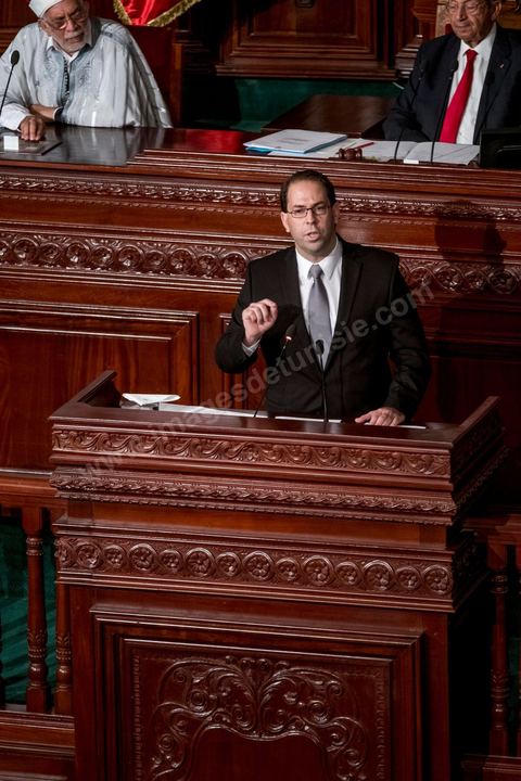 26 août 2016 : Discours pour vote de confiance du nouveau Premier Ministre Youssef Chached devant les députés à l'Assemblée des Représentants du Peuple et présentation de sa nouvelle équipe gouvernementale d'union nationale composée de 26 ministres et 14 secrétaires d'état. Il a annoncé notamment une série de mesures en faveur de la lutte contre le terrorisme et la corruption, pour la relance de l'économie et des investissements. Après avoir posé un bilan inquiétant de l'économie tunisienne et de sa dett, il promet de s'attaquer à la réforme de l'administration, avec notamment réduction du nombre de fonctionnaires. 
