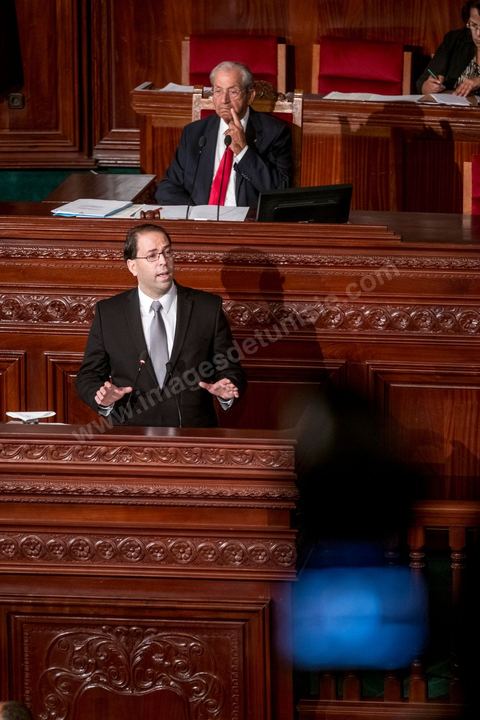 26 août 2016 : Discours pour vote de confiance du nouveau Premier Ministre Youssef Chached devant les députés à l'Assemblée des Représentants du Peuple et présentation de sa nouvelle équipe gouvernementale d'union nationale composée de 26 ministres et 14 secrétaires d'état. Il a annoncé notamment une série de mesures en faveur de la lutte contre le terrorisme et la corruption, pour la relance de l'économie et des investissements. Après avoir posé un bilan inquiétant de l'économie tunisienne et de sa dett, il promet de s'attaquer à la réforme de l'administration, avec notamment réduction du nombre de fonctionnaires. 
