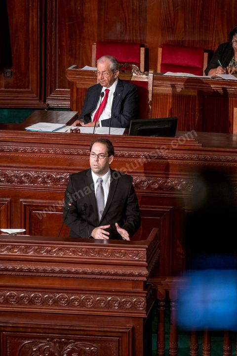 26 août 2016 : Discours pour vote de confiance du nouveau Premier Ministre Youssef Chached devant les députés à l'Assemblée des Représentants du Peuple et présentation de sa nouvelle équipe gouvernementale d'union nationale composée de 26 ministres et 14 secrétaires d'état. Il a annoncé notamment une série de mesures en faveur de la lutte contre le terrorisme et la corruption, pour la relance de l'économie et des investissements. Après avoir posé un bilan inquiétant de l'économie tunisienne et de sa dett, il promet de s'attaquer à la réforme de l'administration, avec notamment réduction du nombre de fonctionnaires. 